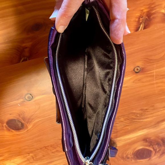 NWT Victoria's Secret Purple Clutch Wristlet with Gold Bow - Picture 3 of 4